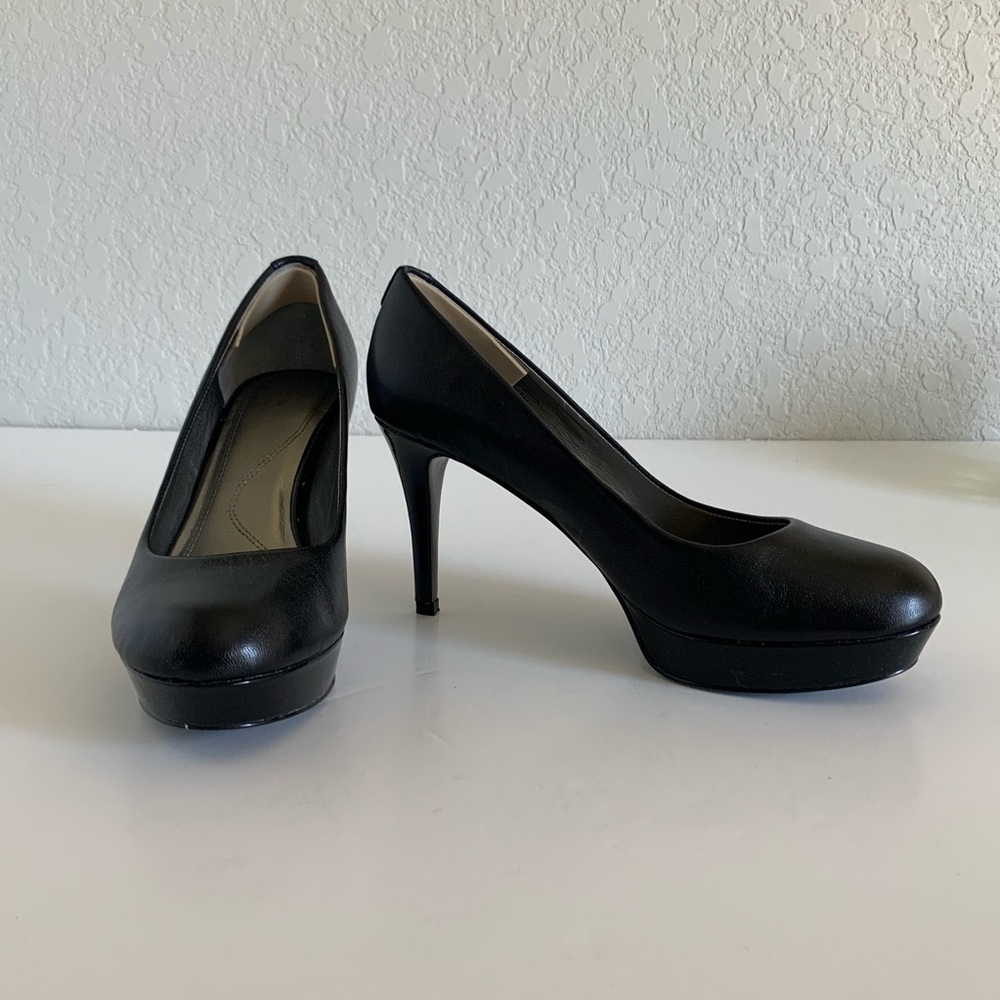 Tahari black leather high heel platform pumps